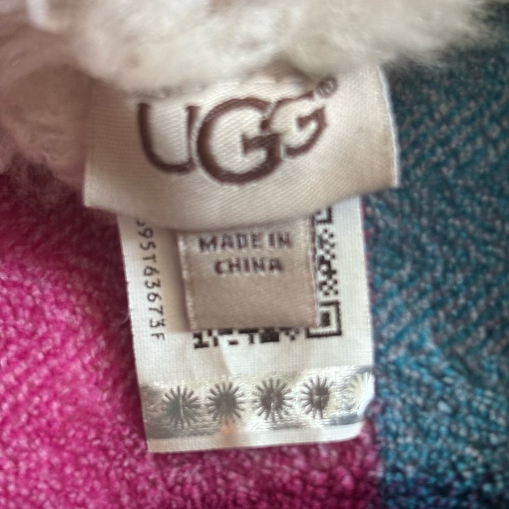 UGG Cream Suede Gloves - Picture 3 of 6